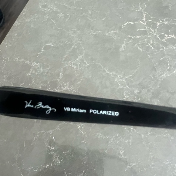 Vera Bradley sunglasses. Worn very little. No case - Picture 4 of 4
